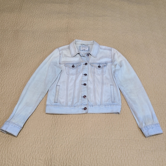Forever 21 cropped jean jacket size S - Picture 2 of 4